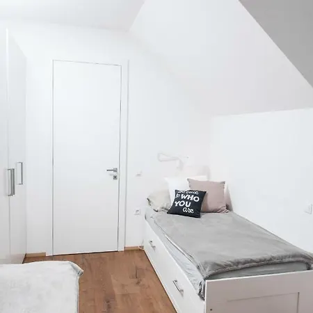 Pavlovski アパート